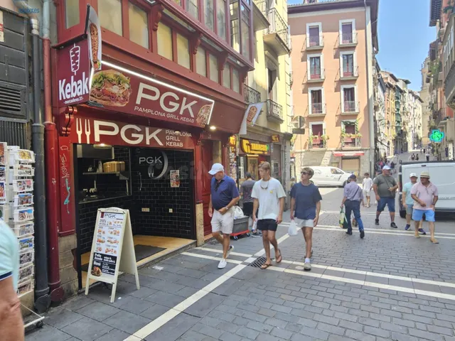 SOLOBAR TRASPASA ESTUPENDO BAR EN EL CASCO VIEJO DE PAMPLONA - foto 2