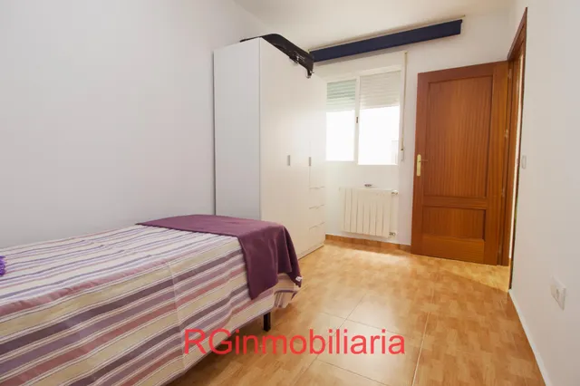 Apartamento 2 habitaciones, patio, trastero y zona aparcamiento. — 12