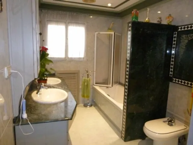 CASA CON EXCELENTES ACABADOS — 13