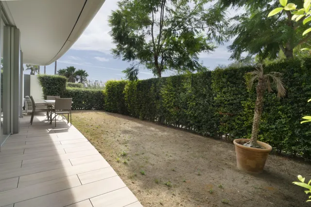 Apartamento de 2 dormitorios con vistas al mar en Estepona — 25