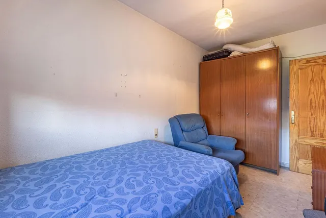 Traumatología (zona). Piso 4 dormitorios, 2 baños. Calefacción central. Plaza de aparcamiento y trastero. — 11