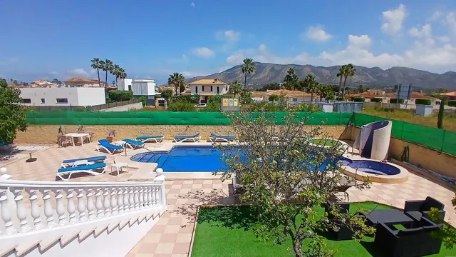 IMPRESIONANTE CHALET EN ALFAS DEL PI — 3