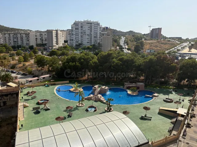 Vistas al mar, piscinas comunitarias y pistas de tenis.amueblado. — 15