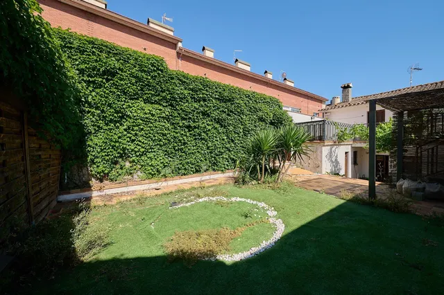Encantadora finca cantonera al centre de Sentmenat — 11