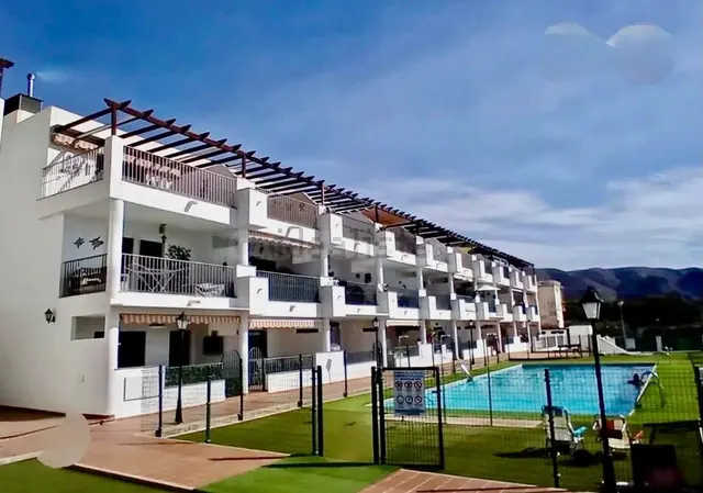 Piso con garaje, trastero, piscina y zonas deportivas en Bal