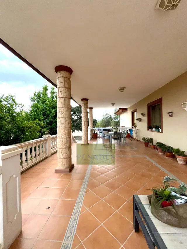 Espectacular chalet a la venta con impresionante jardín interior — 44