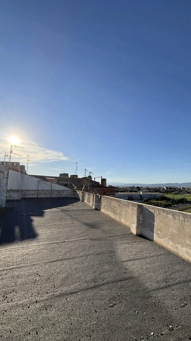 Piso de 4 habitaciones con garaje privado, dos balcones y vistas despejadas en el centro de Deltebre — 40