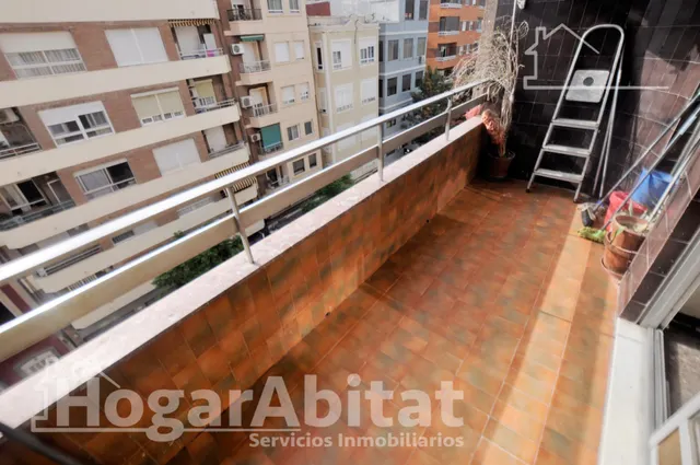 MUY AMPLIO CON GARAJE Y TERRAZA CERCA DE LA PLAYA — 15