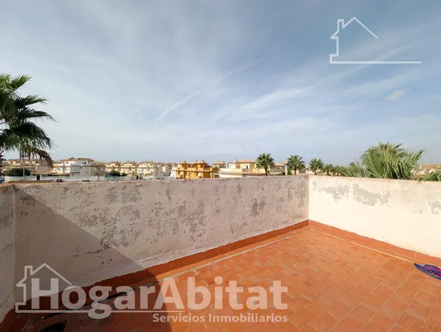 ¡Cerca del mar! Precioso Adosado reformado en residencial, con solarium, piscina comunitaria y garaje — 16