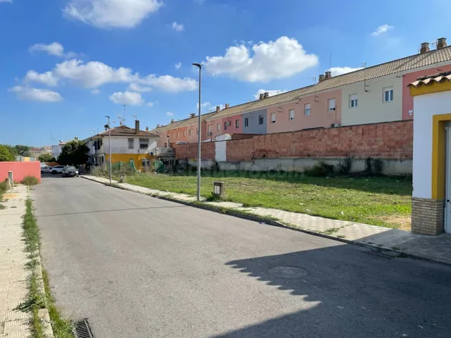 Solar en venta (proindiviso) en Huévar del Aljarafe - foto 3