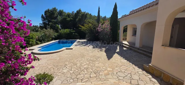 Exclusiva Villa con piscina en Sant Jordi d’Alfama - foto 5