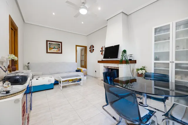 Elegante Propiedad Doble con Vistas al Campo y Acabados de Lujo — 28