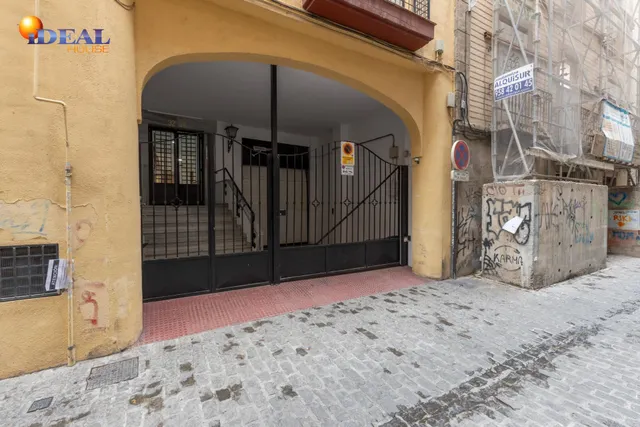 Amplio piso con garaje y trastero en el centro — 42