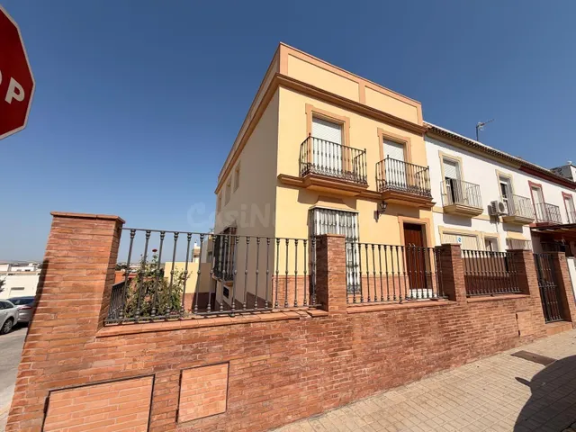 MAGNIFICA CASA EN ZONA VICTORIA! CALLE MIGUEL HERNANDEZ! - foto 2