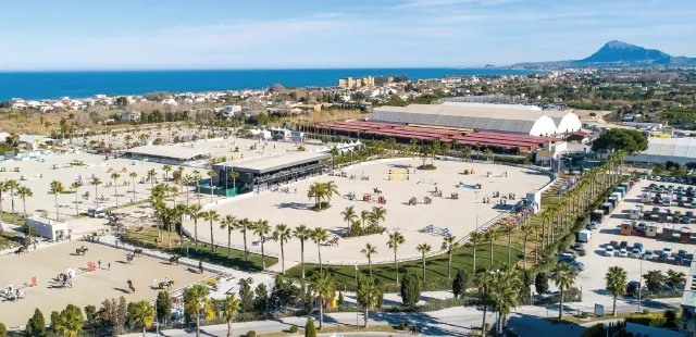 Villa exclusiva de 3 dormitorios con piscina privada en Oliva Nova Golf Resort — 41