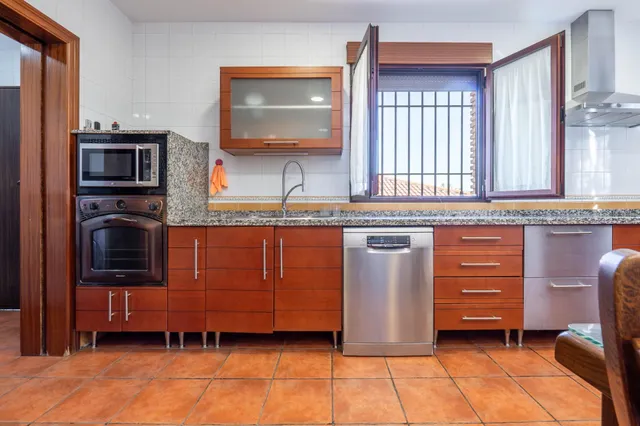 ¡¡ Impresionante chalet dividido en dos viviendas con piscina y zona ajardinadas !! — 40
