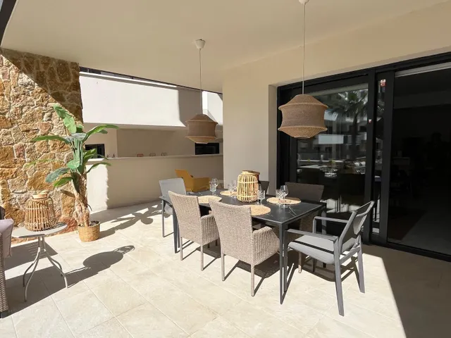 Magnífico apartamento en planta baja con orientación sur, ubicado en el exclusivo residencial Amanecer X, en la demandada zona de Los Altos, en Orihuela Costa. — 13