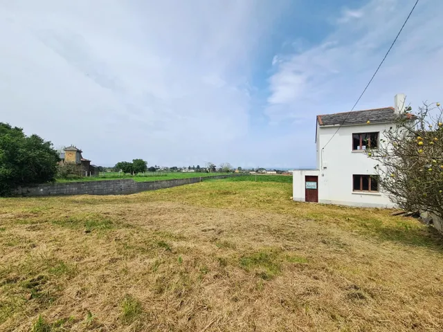 Casa en construcción con parcela de 2.300 m2 cerca de la pla