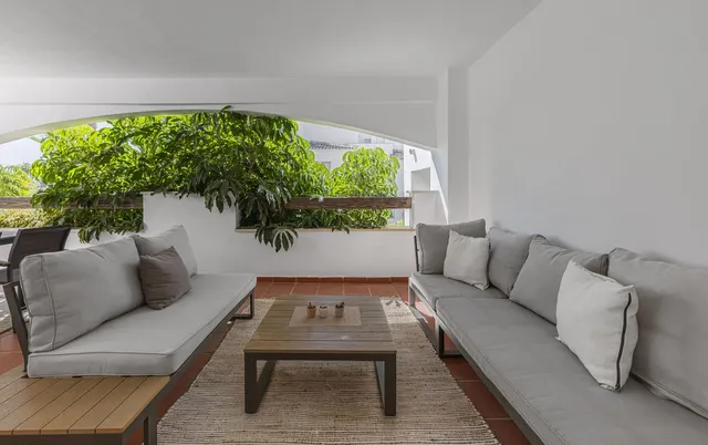 Planta baja 2 habitaciones 90m² en alquiler - Marbella — 28