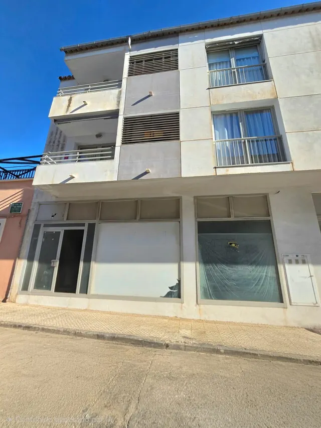 Se vende local comercial con posibilidad de hacer cambio de uso a vivienda — 16
