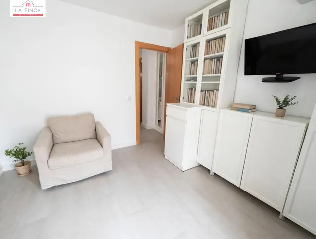 VIVIENDA 4 DORMITORIOS Y 2 BAÑOS MUY CERCA DEL CENTRO — 7