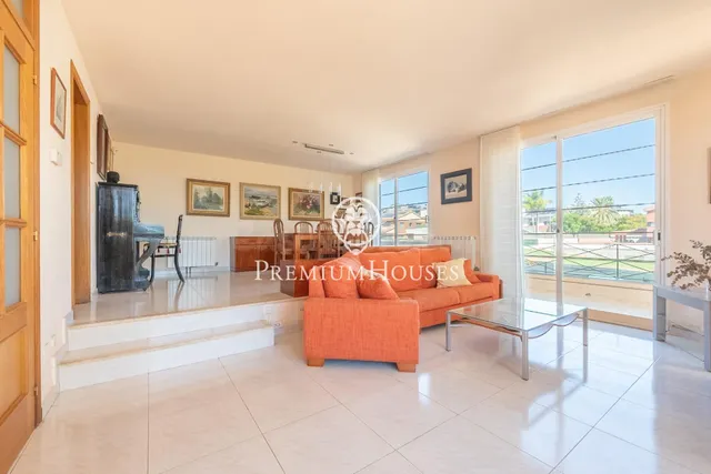 Casa con jardín y piscina en L'Aragai - foto 4