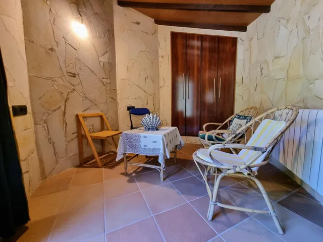 CASAS INDIVIDUALES  CON PARCELAS EN CIMBRIO (BARCENA DEL BIERZO) — 50