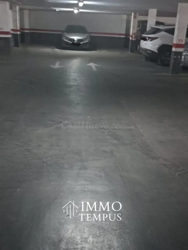 ¡Olvídate de buscar sitio! Amplia plaza de parking en Sant P - foto 3