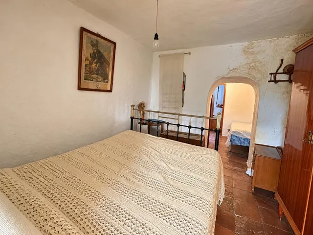 Casa de pueblo para reformar en una de las zonas más demandadas — 9