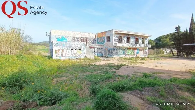 Edificio a reformar con terreno amplio en Palafolls