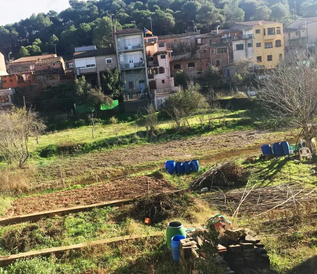 Urbanizable en el centro del pueblo - foto 2