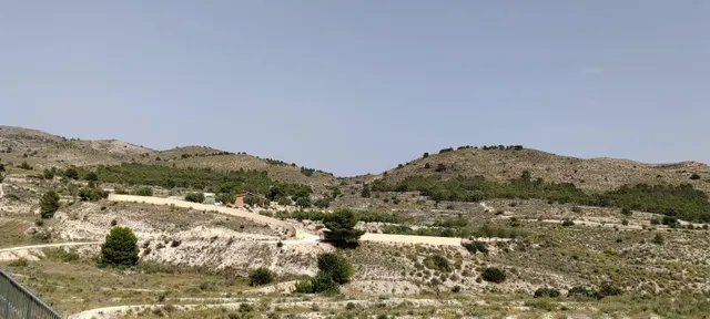 SE VENDE CHALET EN MUY BUENA ZONA PEGADO AL PUEBO Y A 20 MINUTOS DE ALICANTE — 6