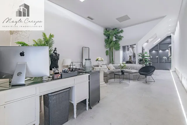 Se vende espectacular espacio comercial reformado en el cora