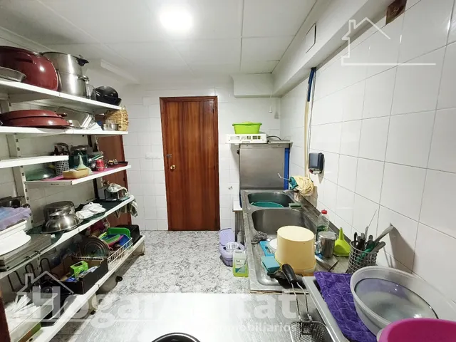 ¡PERFECTO PARA INVERTIR! CASA LUMINOSA Y ESQUINERA, CON LOCAL COMERCIAL — 15