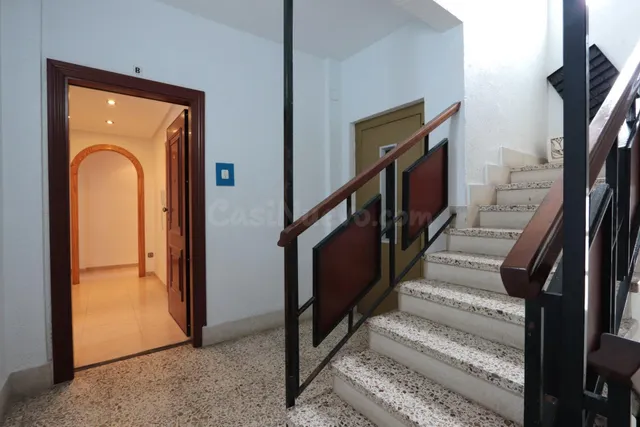 Estupendo piso alto próximo a Plaza de España de 4 dormitori - foto 4
