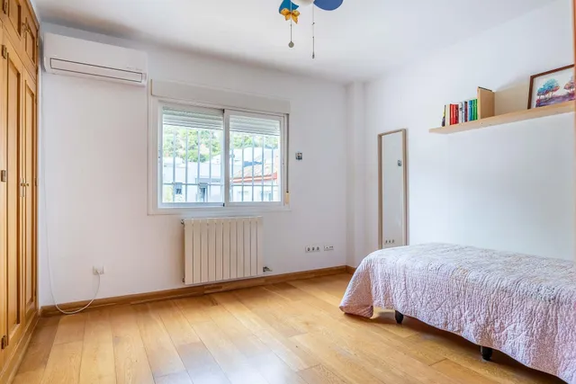 Fabulosa casa con patio ajardinado en Gelves, a diez minutos del centro de Sevilla. — 24