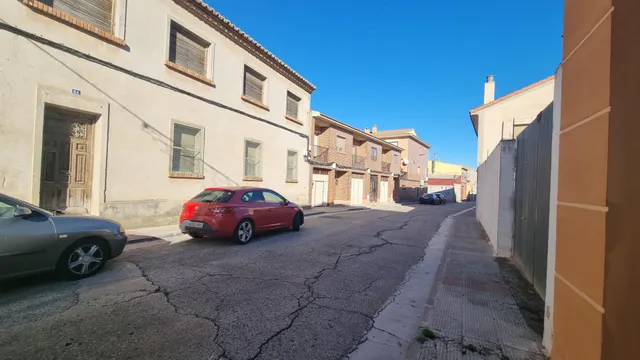 Solar urbano en el centro de Pedrola – 241 m2 con doble acceso — 2