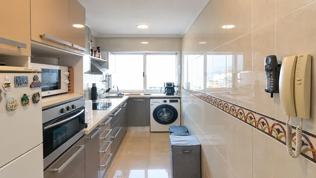 Vivienda reformada en 11ª planta con vistas panorámicas — 14