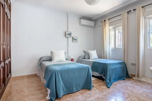 PISO DE 4 DORMITORIOS CONVERTIDO EN 2 EN PLENO CORAZÓN DE TRIANA — 16