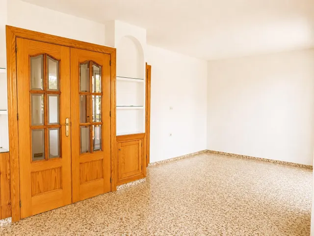 Piso en Armila junto parada de metro todo exterior. — 9