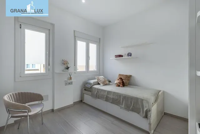 PISO COMPLETAMENTE REFORMADO EN CALLE RECOGIDAS — 24
