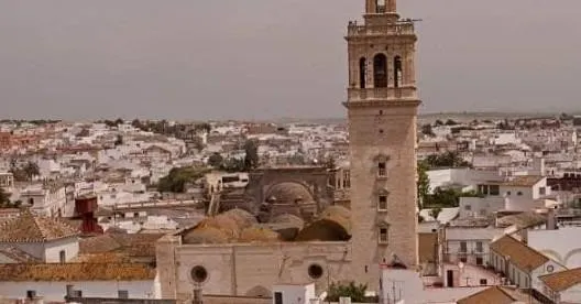 CASA EN LEBRIJA