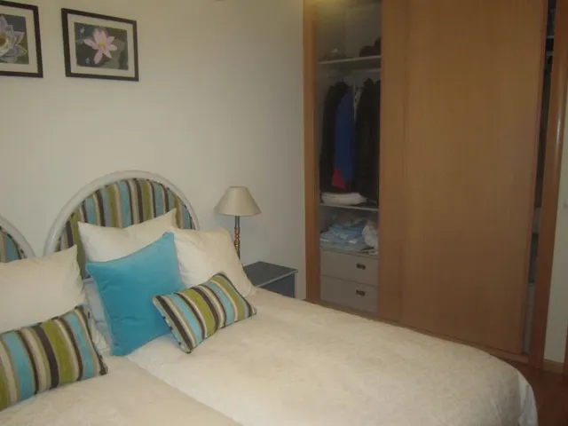 SE VENDE CHALET ADOSADO SEMINUEVO, 4 HAB., GARAJE DOBLE ,PATIO. PARA ENTRAR A VIVIR — 13