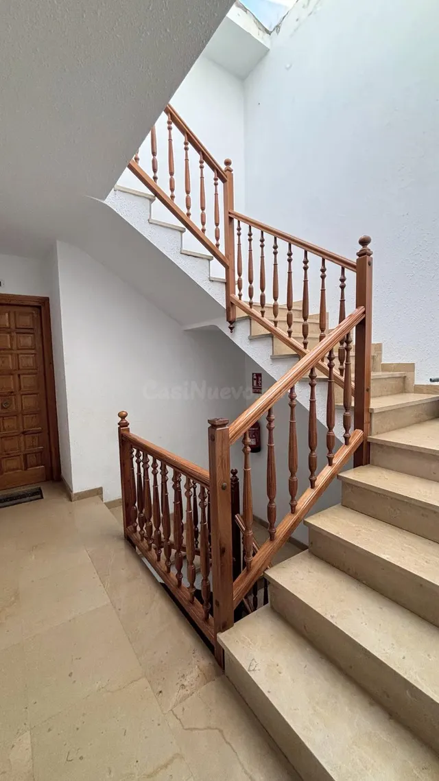 Piso de 4 habitaciones con garaje privado, dos balcones y vistas despejadas en el centro de Deltebre — 5