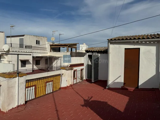 Vivir en el centro de Sanlúcar es un privilegio, y esta casa - foto 4