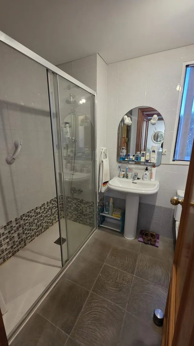 Vive frente al mar en este exclusivo piso en la Playa de Muchavista. — 28