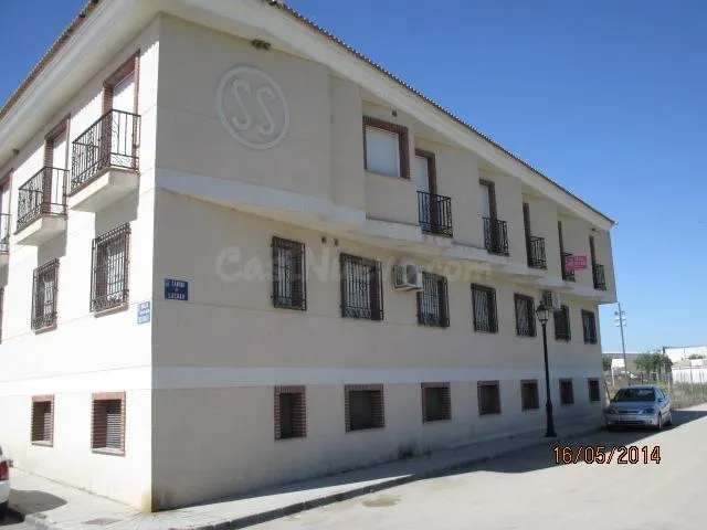 Se vende Piso OKUPADO en Calle Becquer 10 Cijuela, (Granada)