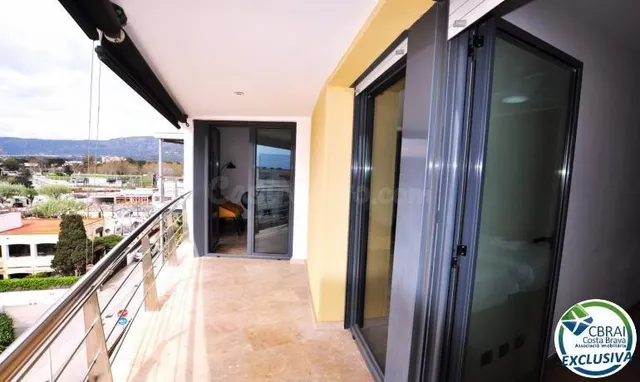 Ático en 1º línea con solárium, preciosas vistas y licencia  - foto 5