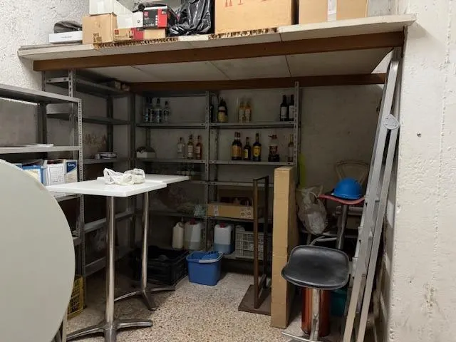 SE VENDE LOCAL TOTALMENTE INSTALADO PARA BAR — 20