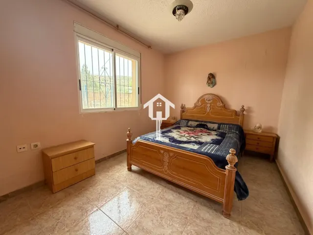Casa independiente en moralet, Alicante. dos viviendas independientes, 3.700m2 de parcela, 5 habitaciones, 3 baños, piscina — 33